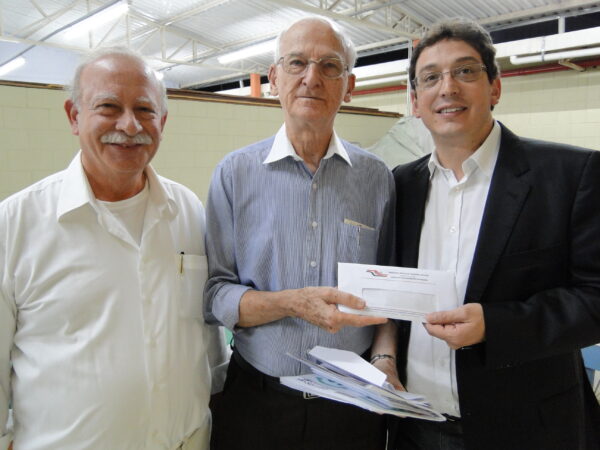 Dentistas pedem equiparação salarial ao estado