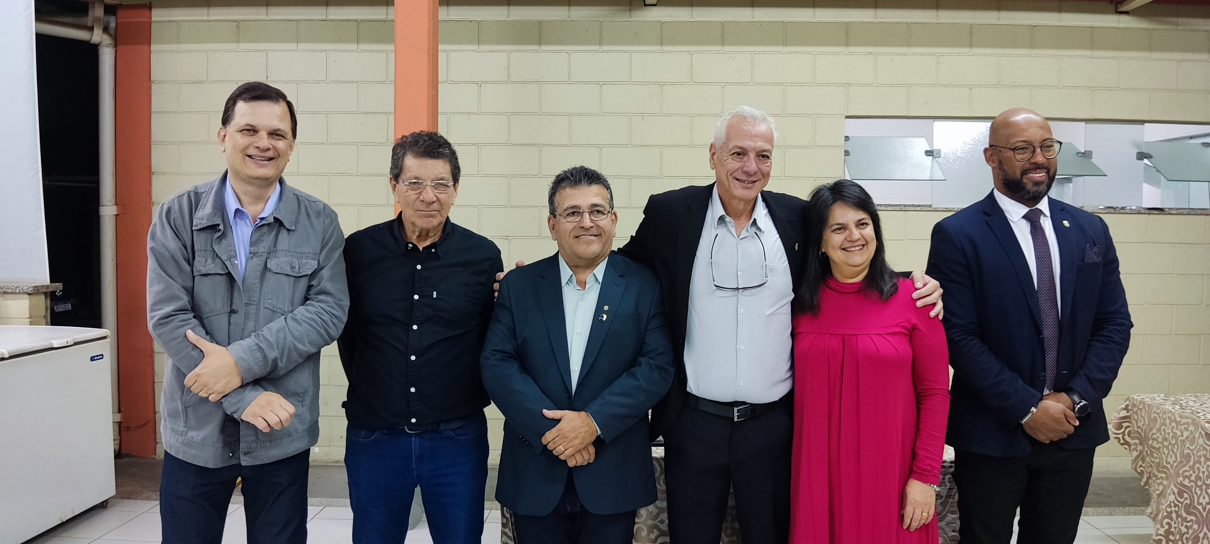 O Dr. César Roberto Schmidt ex-presidente da APCD-Regional Piracicaba recebeu voto de congratulações da Câmara de Vereadores